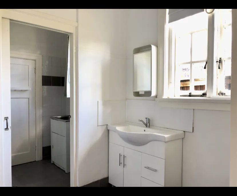 $300, Student-accommodation, 4 bathrooms, Eastwood NSW 2122