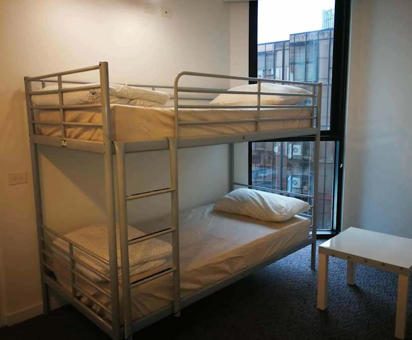 Furnished room in a flatshare