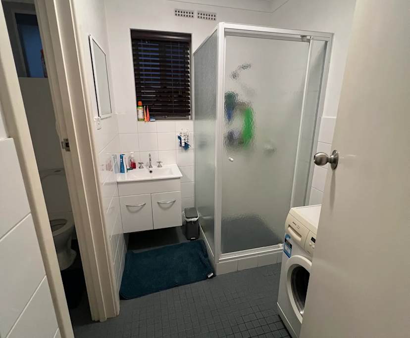 Furnished room in a flatshare