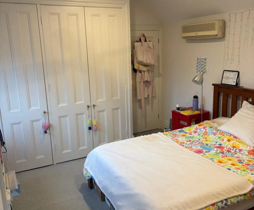 Room in a share house