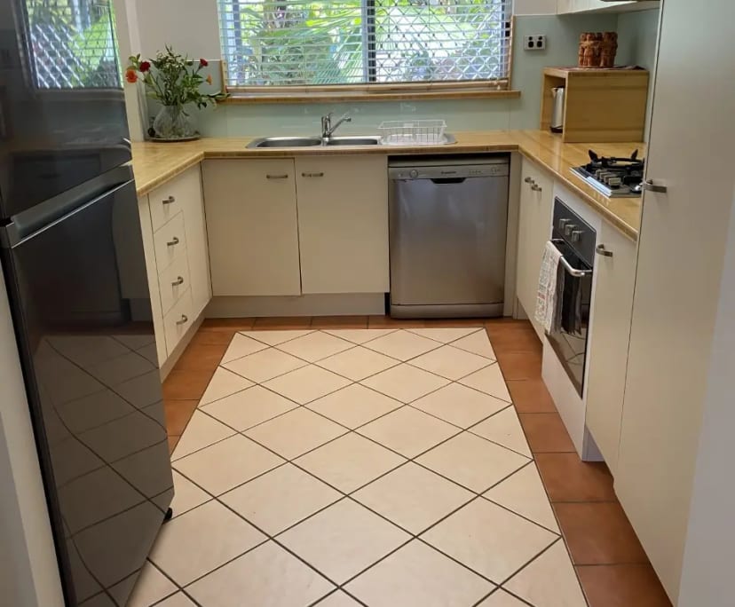$290, Whole-property, 2 bathrooms, Cairns North QLD 4870