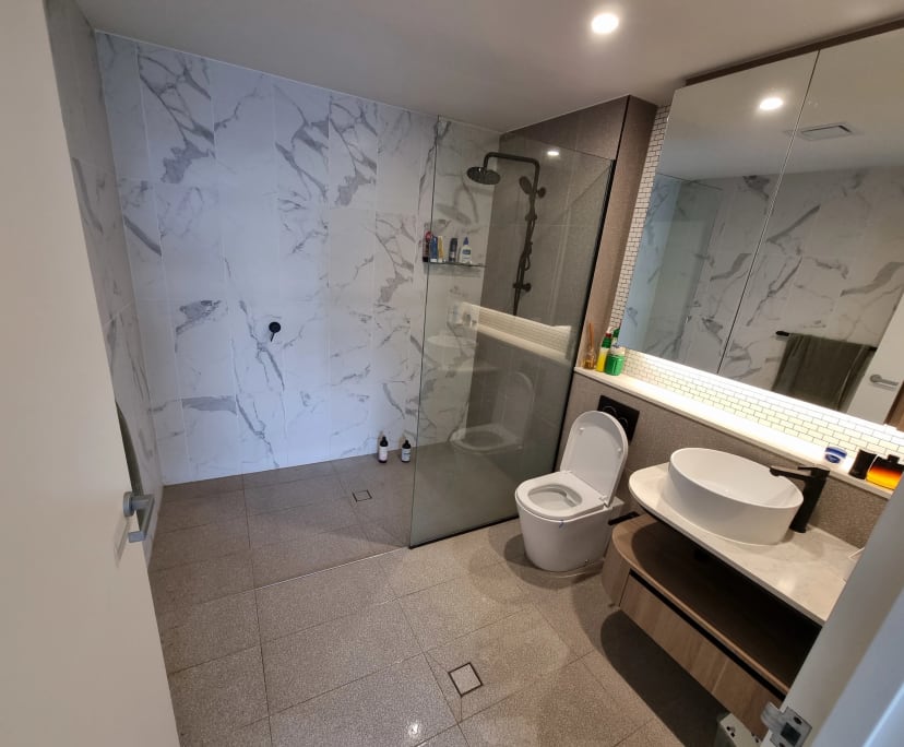 Furnished room with ensuite in a flatshare