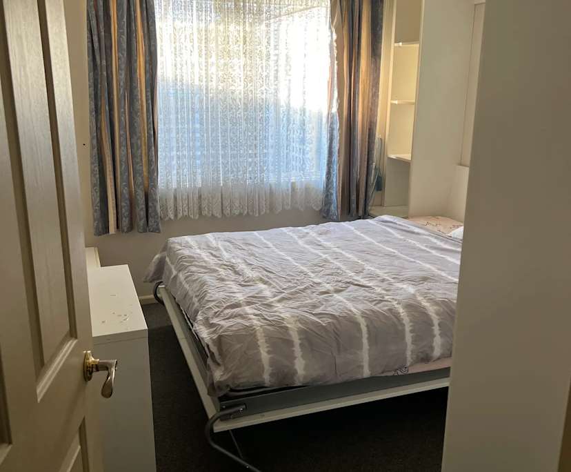 Room in a share house