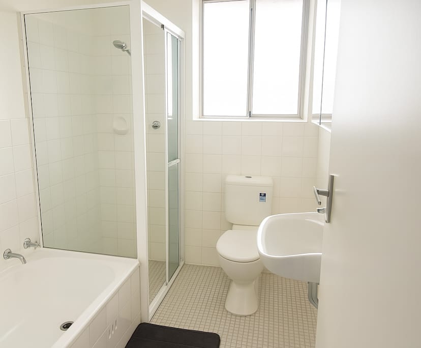 Unfurnished room with ensuite in a flatshare