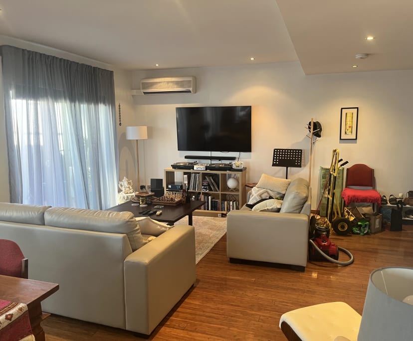 Furnished room with ensuite in a flatshare
