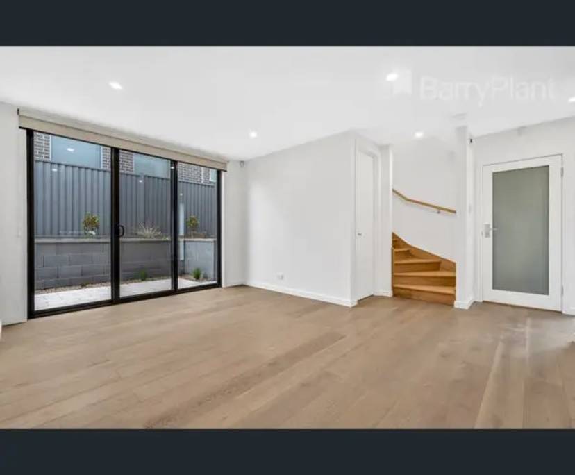 Unfurnished room with own bathroom