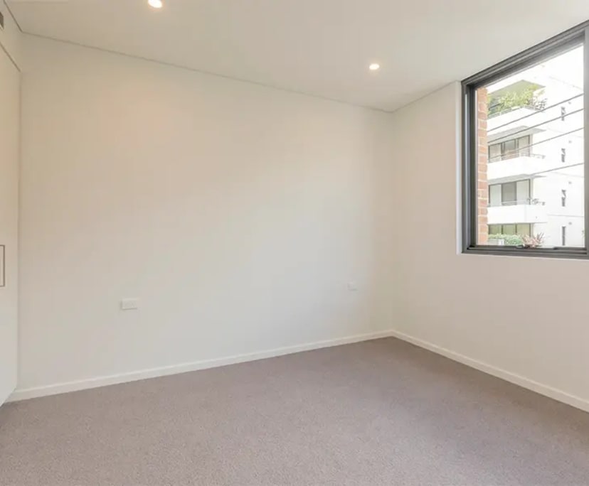 Unfurnished room with ensuite in a flatshare