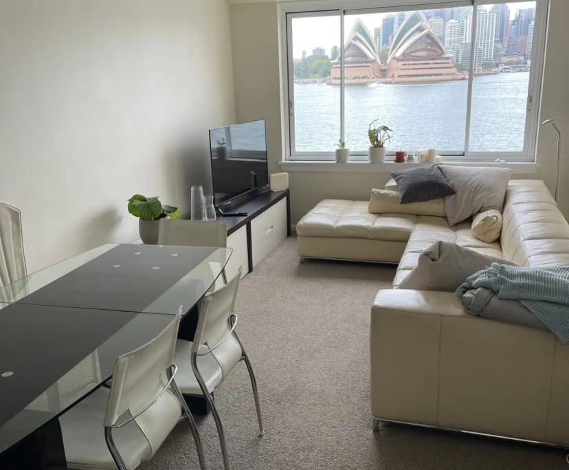 Furnished room in a flatshare