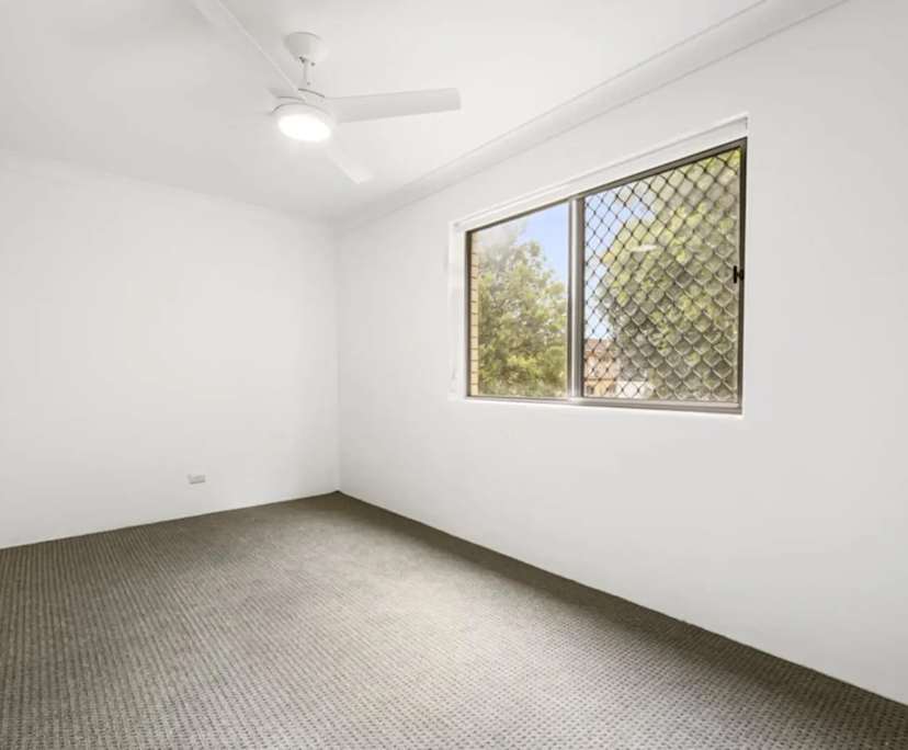 Unfurnished room in a flatshare