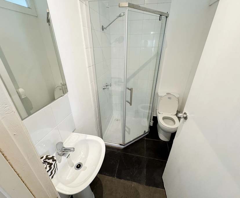 $350, Share-house, 6 bathrooms, Balaclava VIC 3183