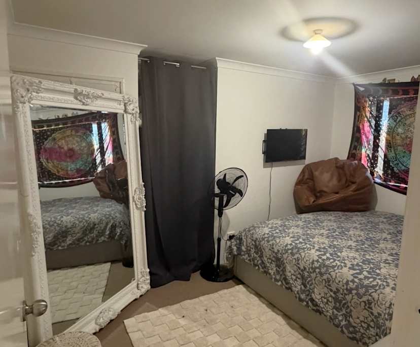 Room in a share house