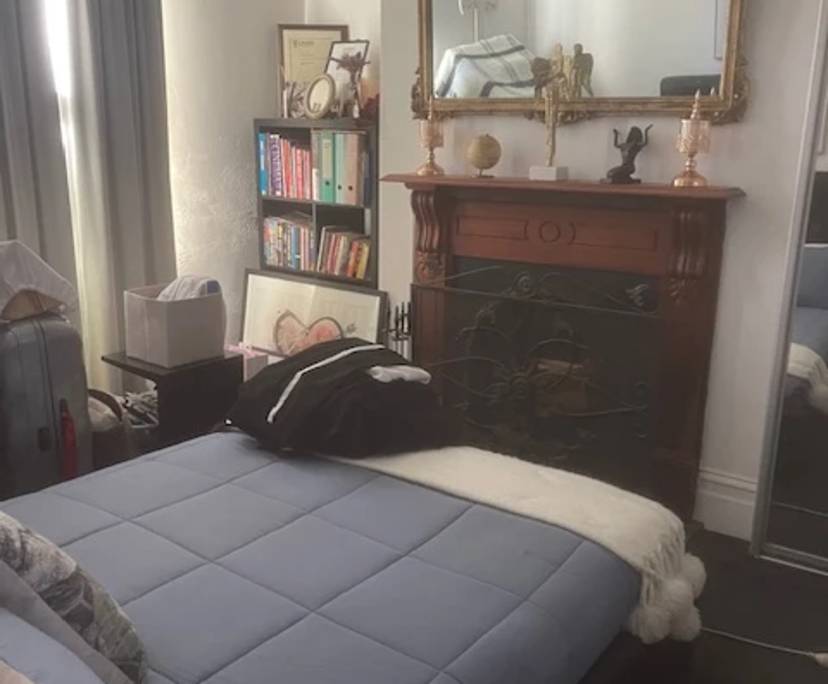 Furnished room in a flatshare