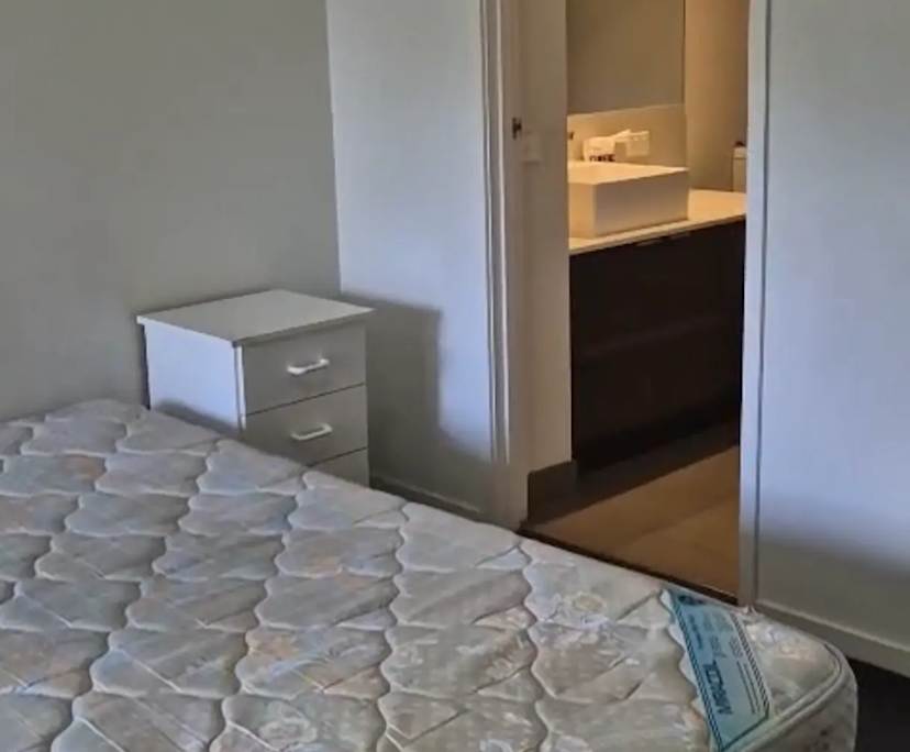 Furnished room with ensuite in a flatshare
