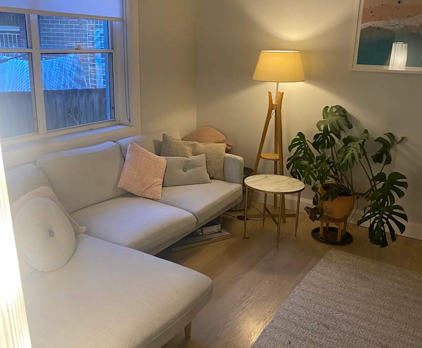 Furnished room in a flatshare