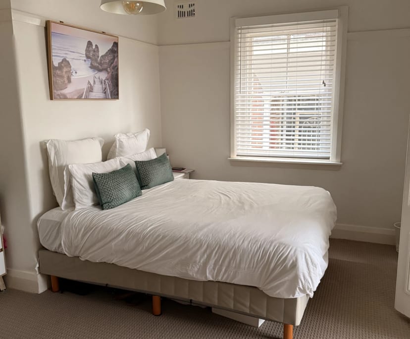 Furnished room in a flatshare