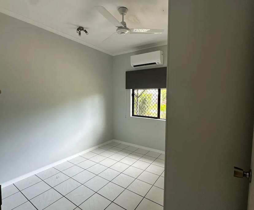 Whole property with 3 rooms for rent