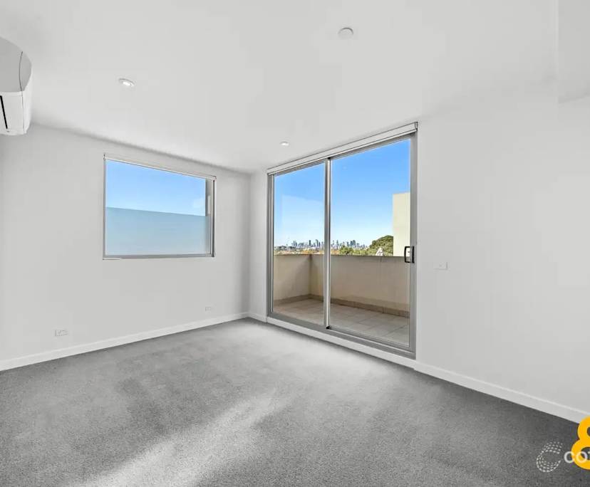 Unfurnished room with ensuite in a flatshare