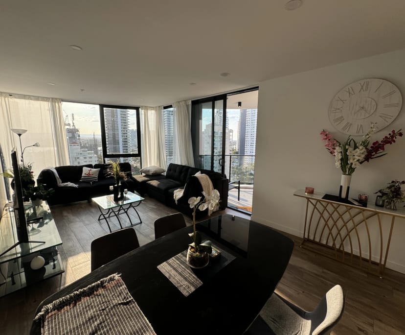 $1,250, Whole-property, 2 bathrooms, Main Beach QLD 4217