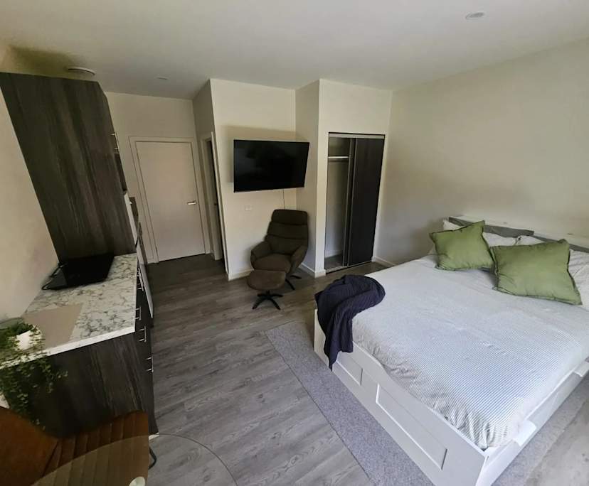 $350, Share-house, 5 rooms, Golden Point VIC 3350, Golden Point VIC 3350