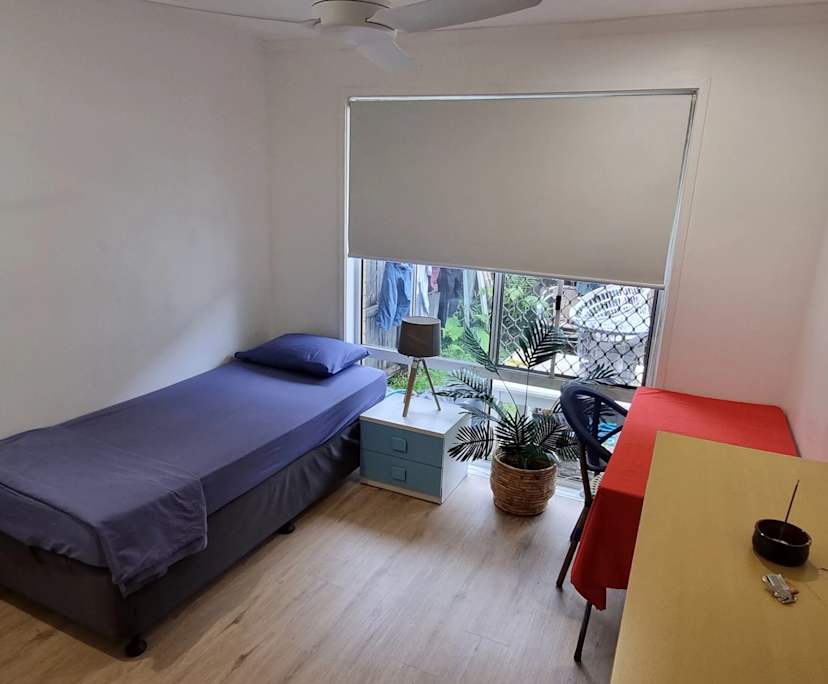 $300, Share-house, 3 bathrooms, Labrador QLD 4215