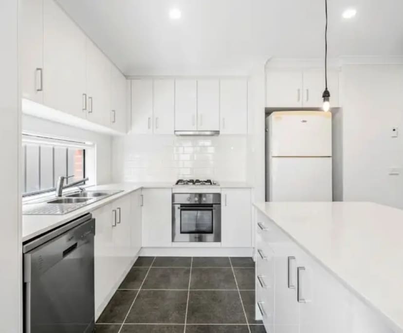 $225-275, Share-house, 3 rooms, Melton South VIC 3338, Melton South VIC 3338