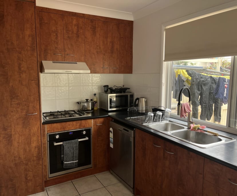 Room for Rent in Fairfield, Brisbane 320, Flexibl...