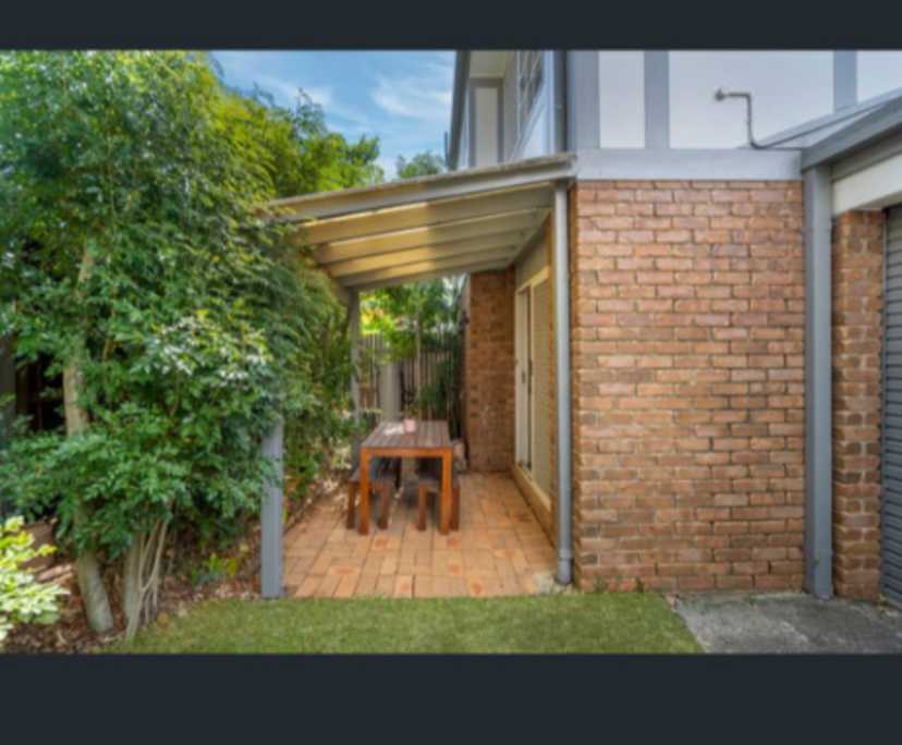 Room in a share house