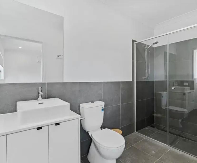 $320, Share-house, 3 bathrooms, White Rock QLD 4306