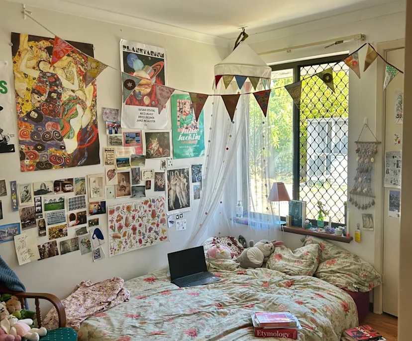 Room in a share house