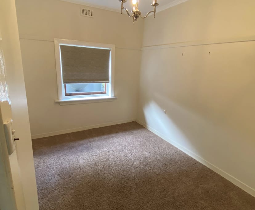 Room in a share house