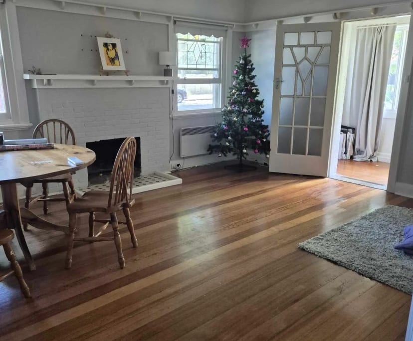 Unfurnished room in a flatshare