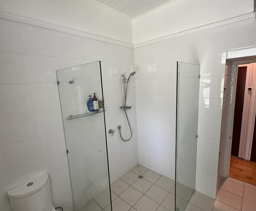 $320, Share-house, 4 bathrooms, Kenmore QLD 4069