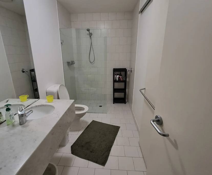 Furnished room in a flatshare