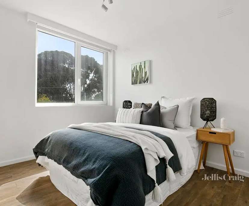 Unfurnished room in a flatshare