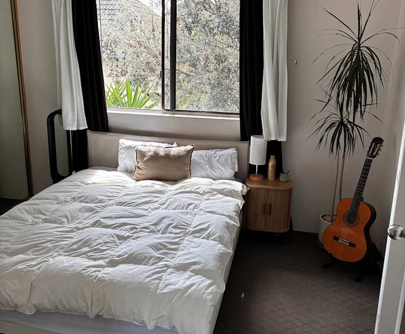 Furnished room with ensuite in a flatshare