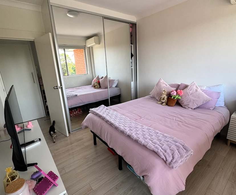 Furnished room in a flatshare