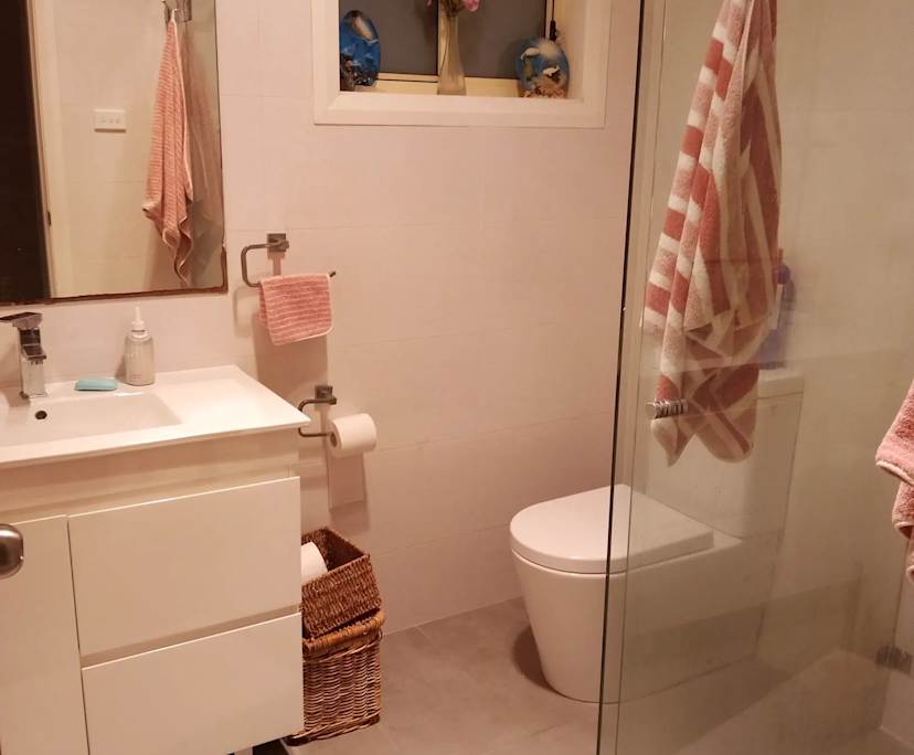 Furnished room in a flatshare