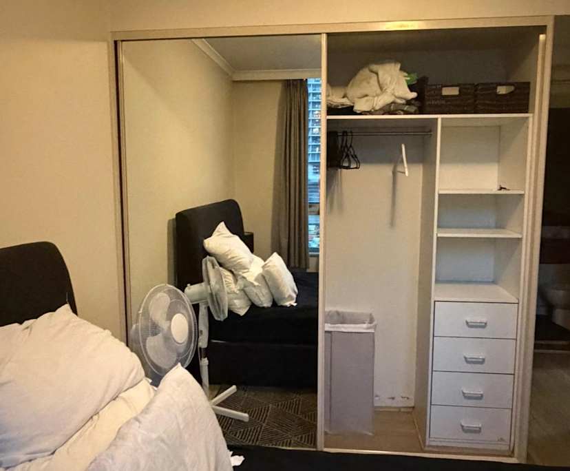 Furnished room in a flatshare