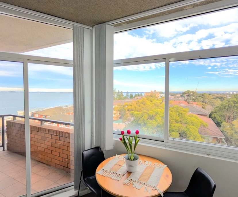 Furnished room in a flatshare