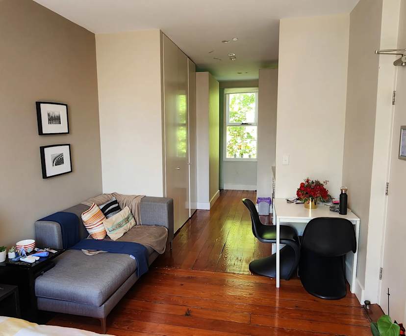 Furnished room studio flat for rent