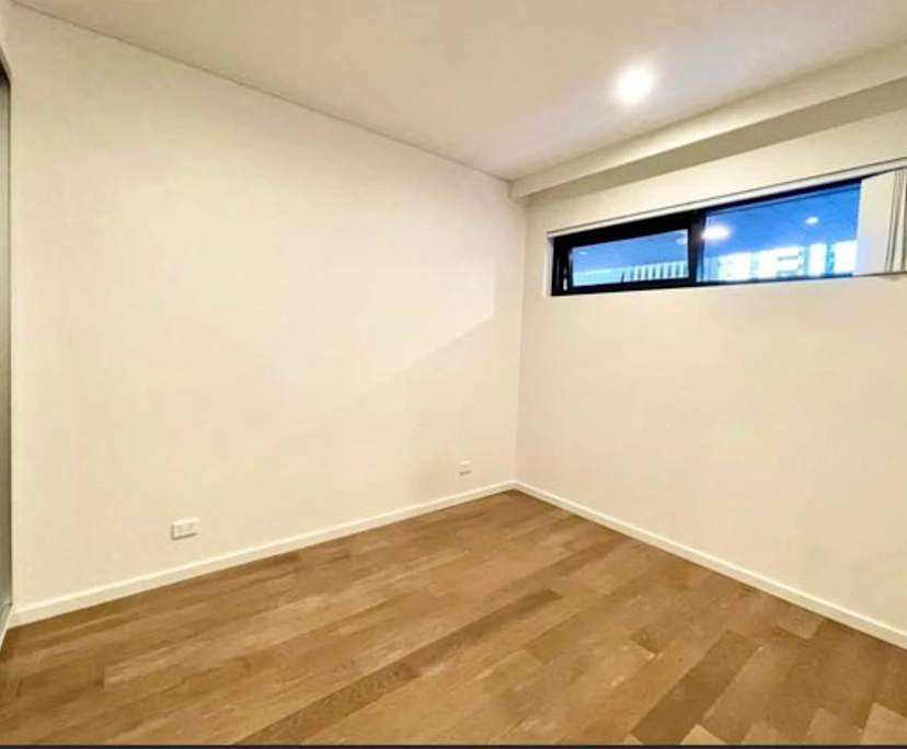 Unfurnished room in a flatshare