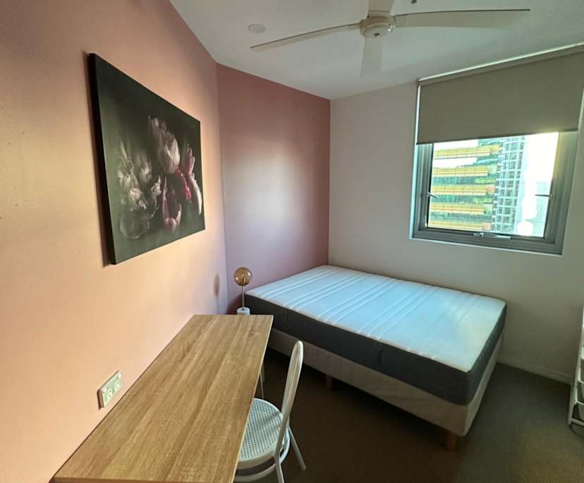 Furnished room in a flatshare