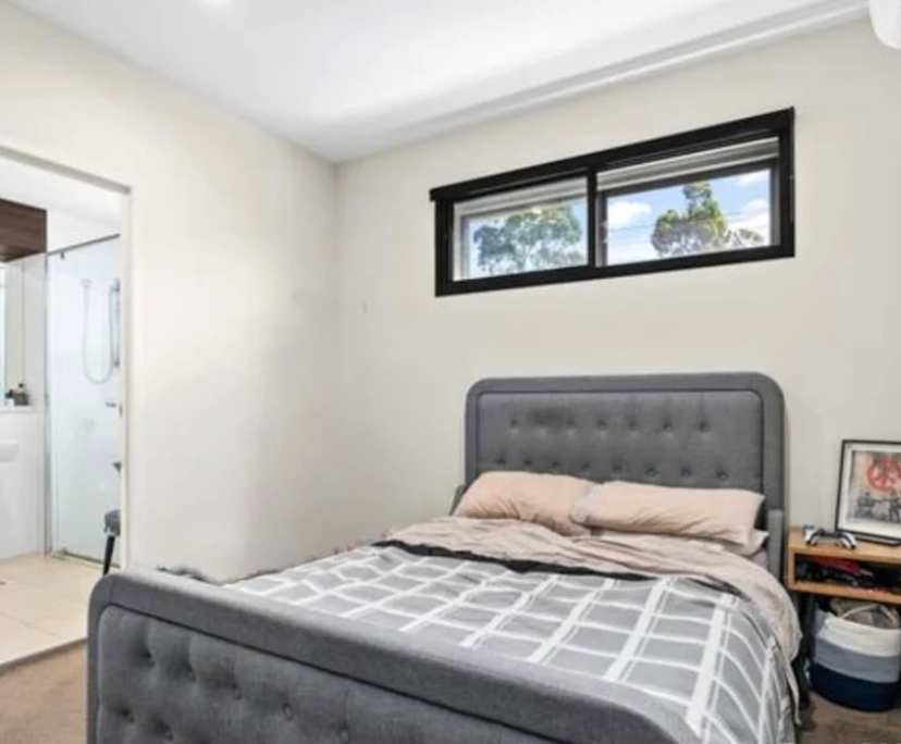 Room with ensuite in a flatshare
