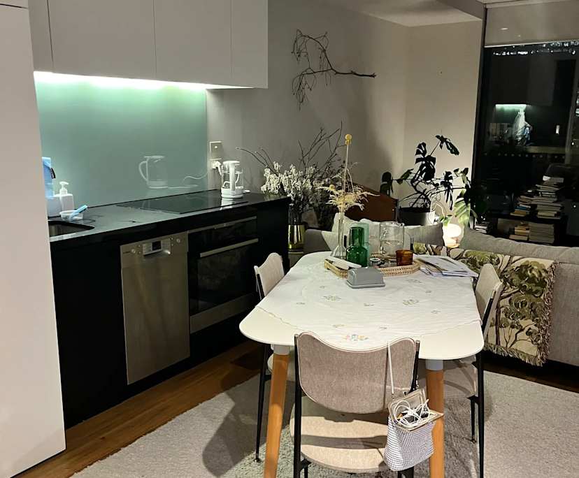 Furnished room in a flatshare