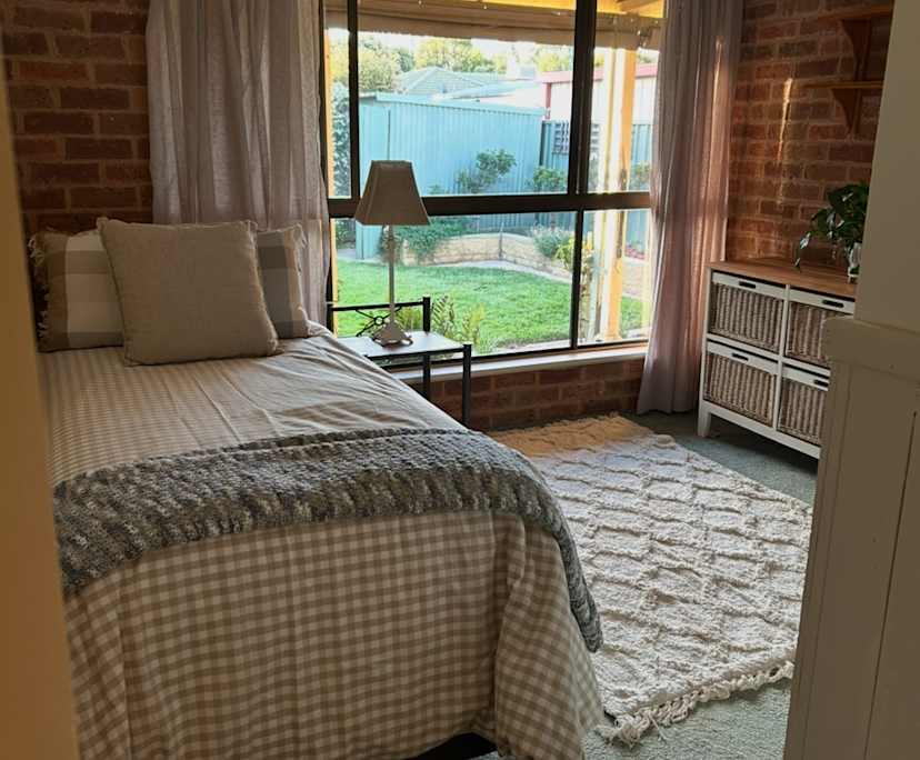 $200, Share-house, 3 bathrooms, Mount Austin NSW 2650
