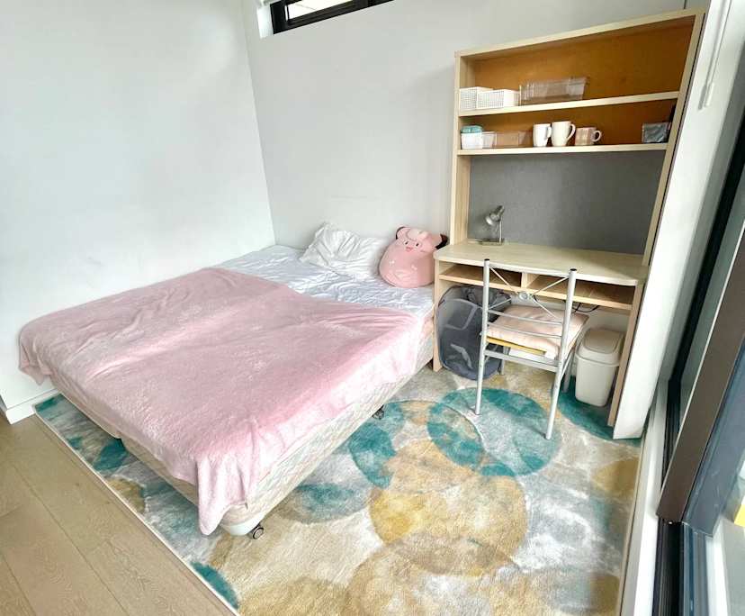 Furnished room with ensuite in a flatshare