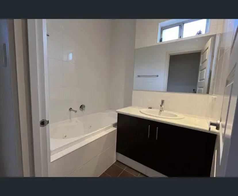 $325, Share-house, 3 bathrooms, Clearview SA 5085