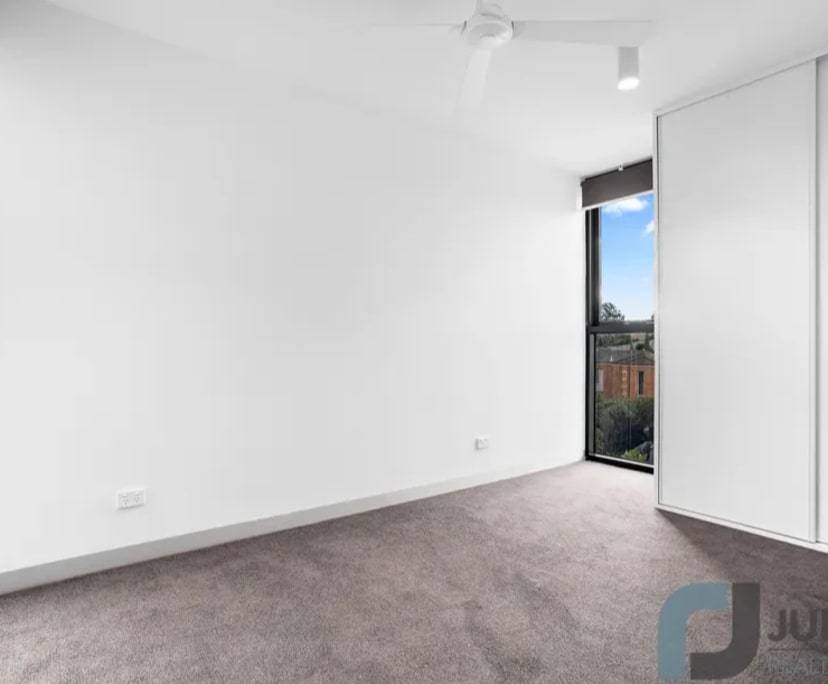 Unfurnished room with ensuite in a flatshare