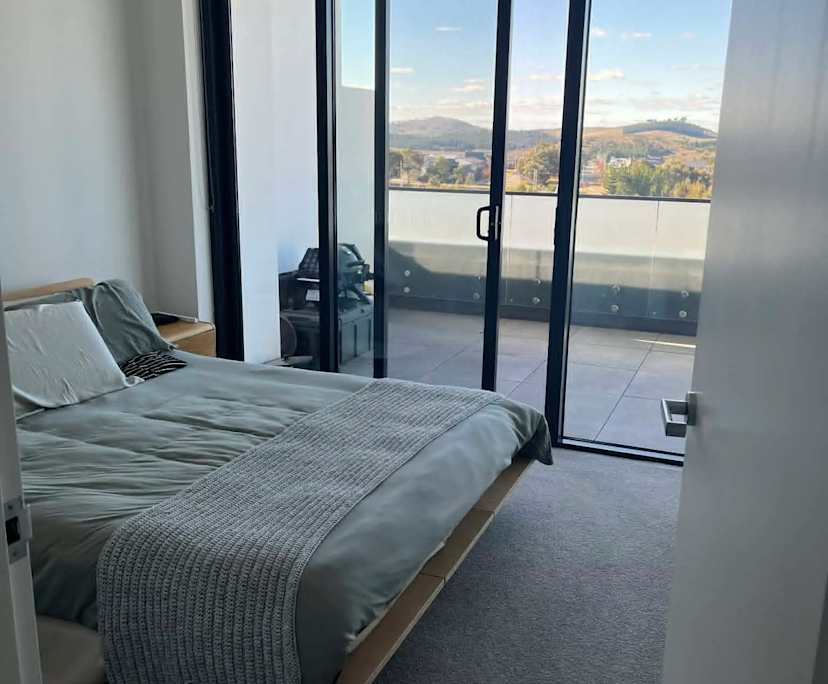 Unfurnished room with ensuite in a flatshare