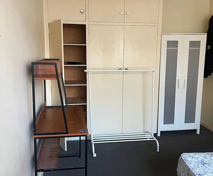 Furnished room in a flatshare